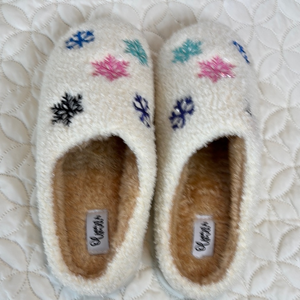 Olivia Vanilla Brand Cozy White Slippers w/ Colorful and Sparkling Snowflakes M